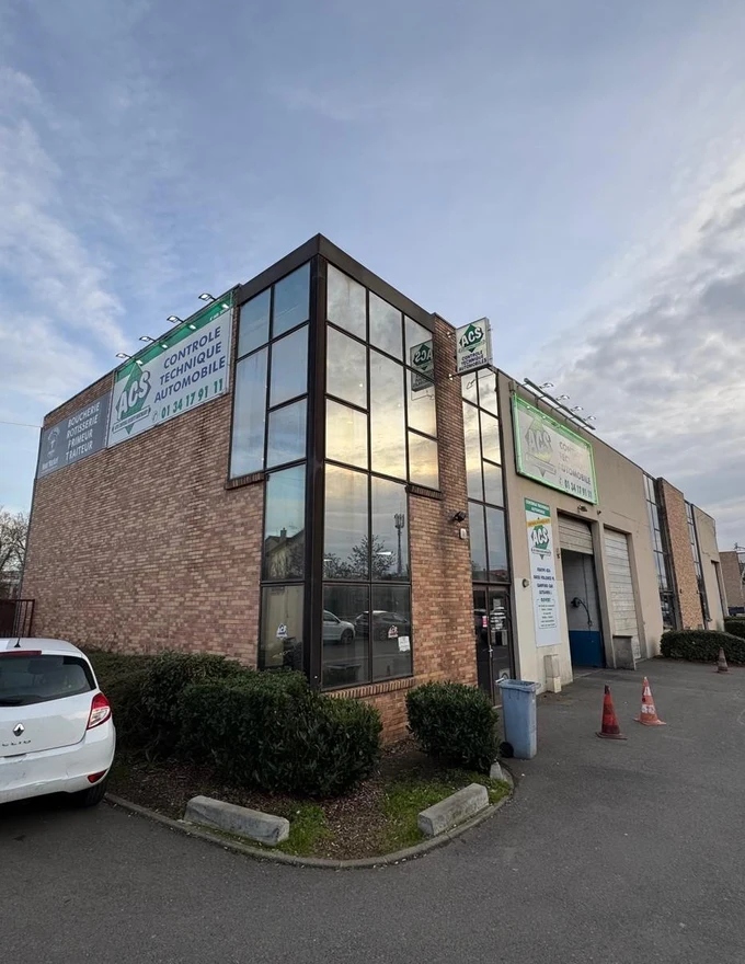 Façade du centre de contrôle technique ACS à Montmagny